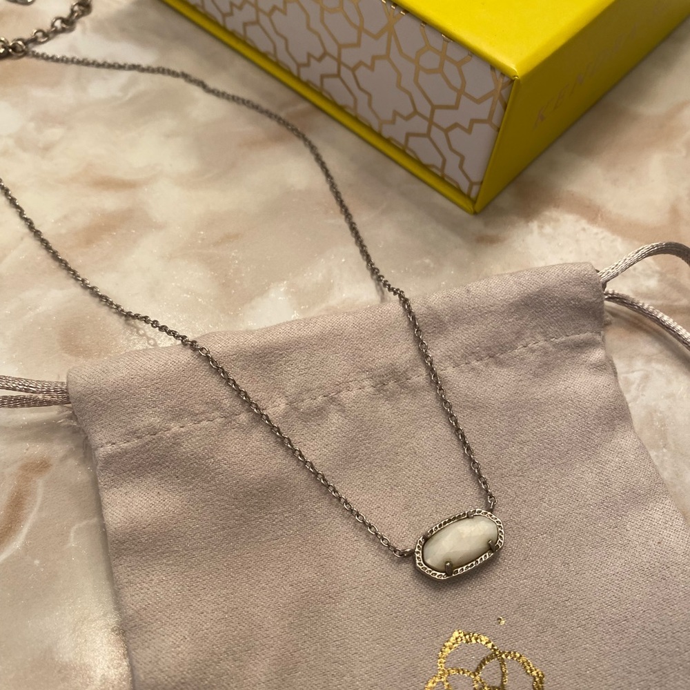 Kendra Scott Elisa Pendant Necklace in Ivory Pearl